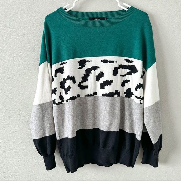 Zesica Sweaters - Zesica Color Block Turquoise/Animal Print Crewneck Sweater Size Large